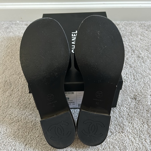 Authentic Chanel black Mules from 23P- gold accent - Picture 4 of 4